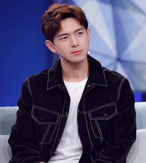 圈内爆料王一博周冬雨,幕后故事曝光引热议